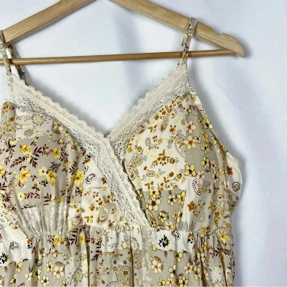 No Boundaries Cream & Yellow Mixed Floral Sharkbite Tank Top XXL - Picture 5 of 5